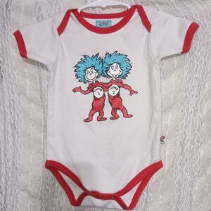 Dr Suess Nursery 9m white/red accents